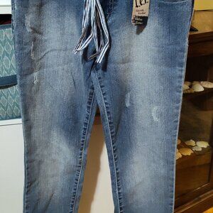 New girls size 12 LEI denim jeans with belt and white tee shirt